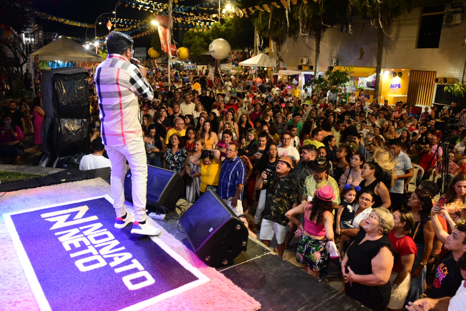 Show do cantor Nonato Neto reúne grande público no Polo Poeta Antônio Francisco
