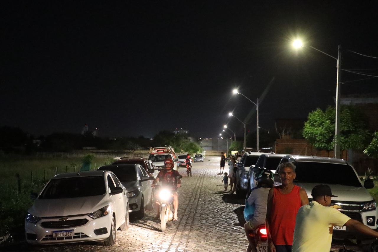 Programa "Mossoró Iluminada" leva tecnologia e modernidade ao bairro Belo Horizonte