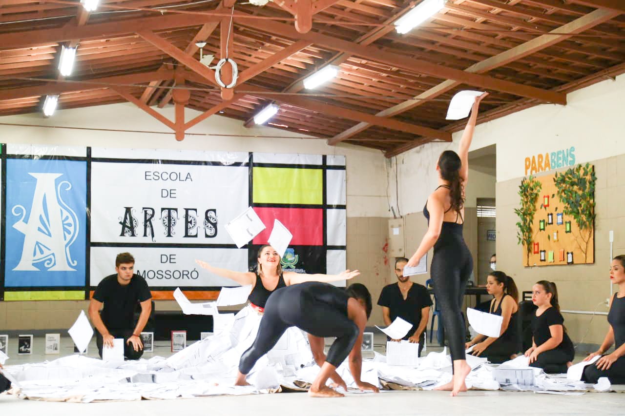 Escola de Artes encerra oficinas com apresentação dos alunos