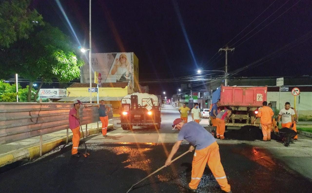 Recuperação de asfalto contempla trechos da avenida Rio Branco com a rua Felipe Camarão