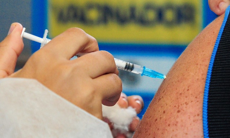 Saúde amplia faixas etárias de vacinação para HPV e meningite meningocócica