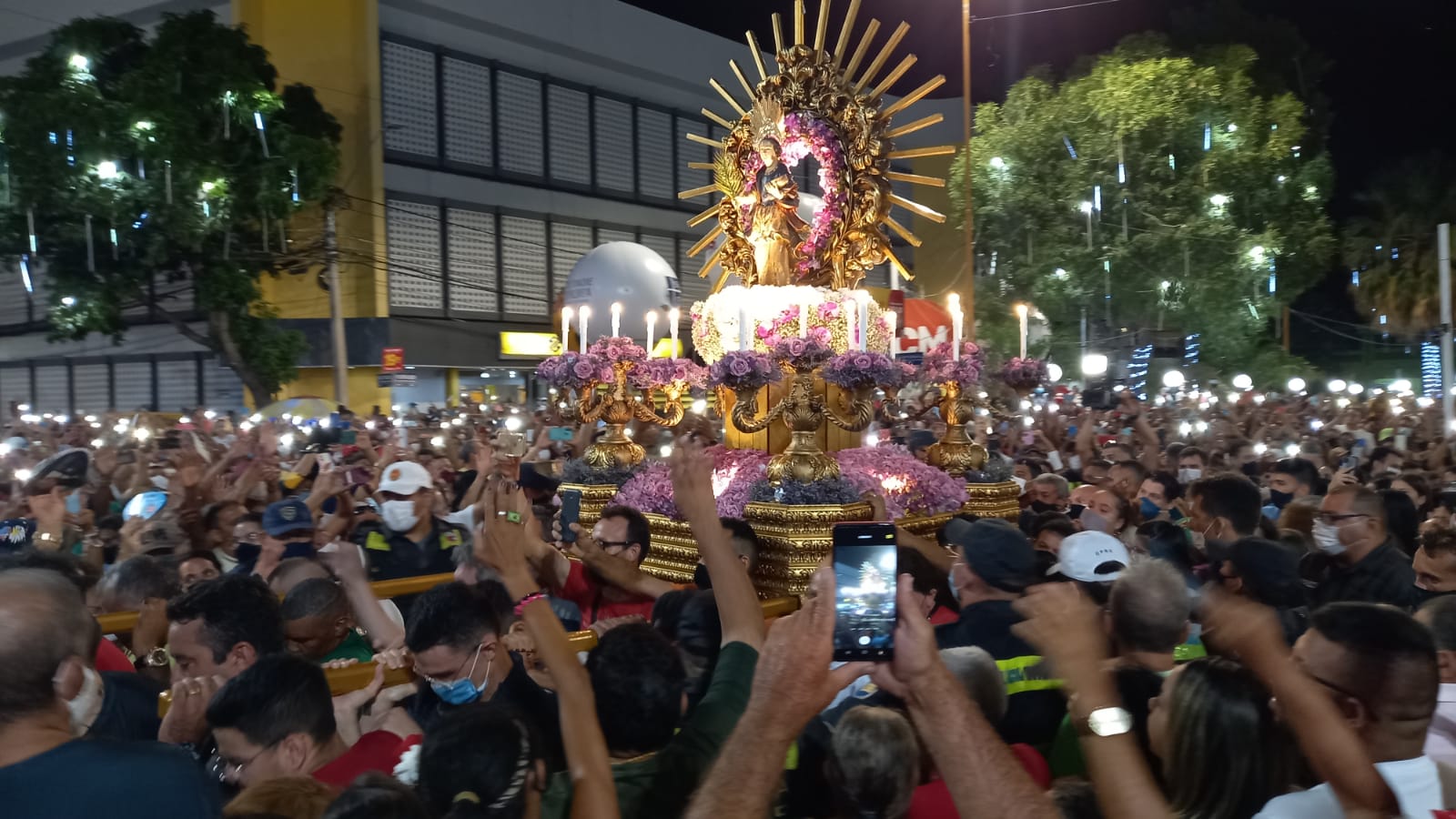 Parceria da Prefeitura com Diocese garante segurança a devotos e procissão encerra com sucesso festejos de Santa Luzia