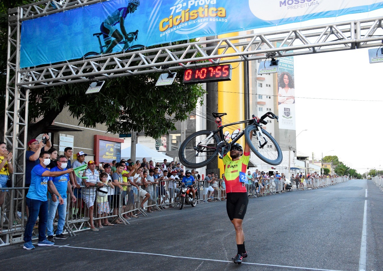 Prefeitura paga premiação da Prova Ciclística Governador Dix-sept Rosado