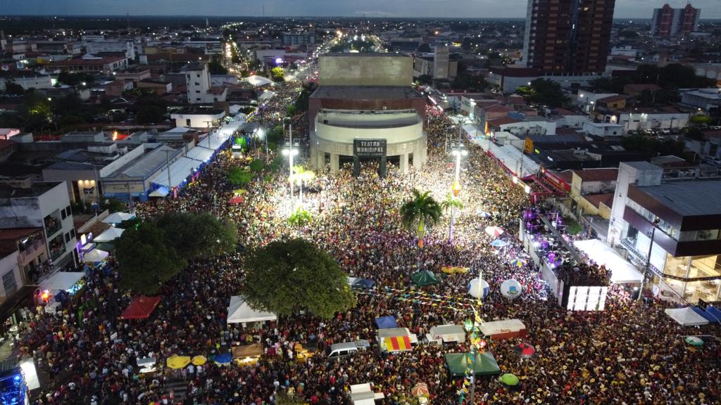 “Pingo da Mei Dia” reúne mais de 200 mil pessoas e garante muita música e alegria