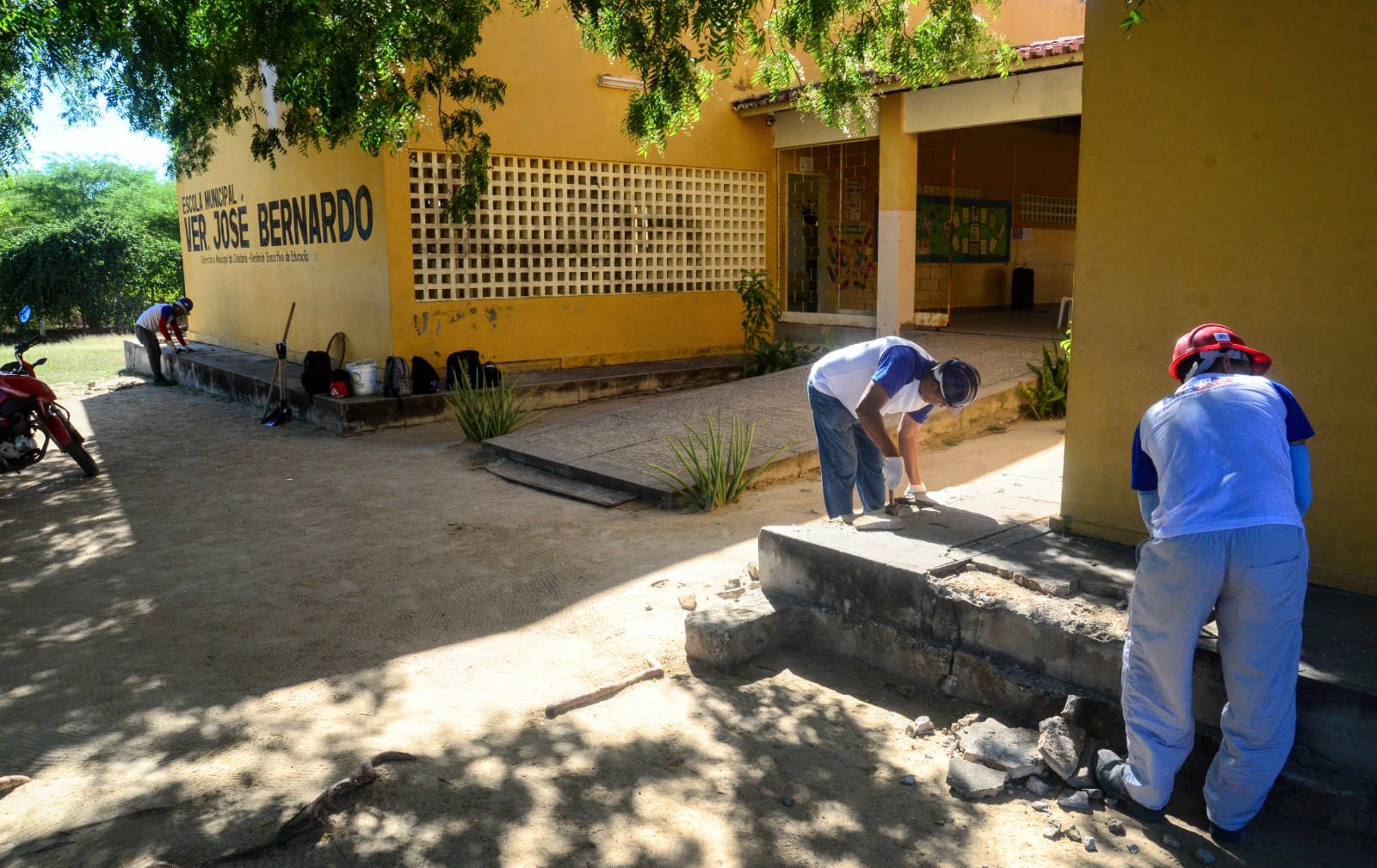 Serviços de revitalização são iniciados na Escola Municipal Vereador José Bernardo