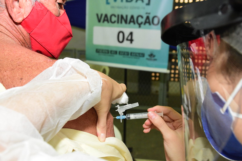 Vacinação com Astrazeneca será sábado no ginásio do SESI