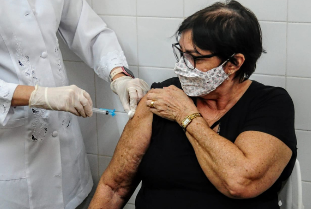 Vacinação de pessoas de 58 e 59 com comorbidades é iniciada em Mossoró