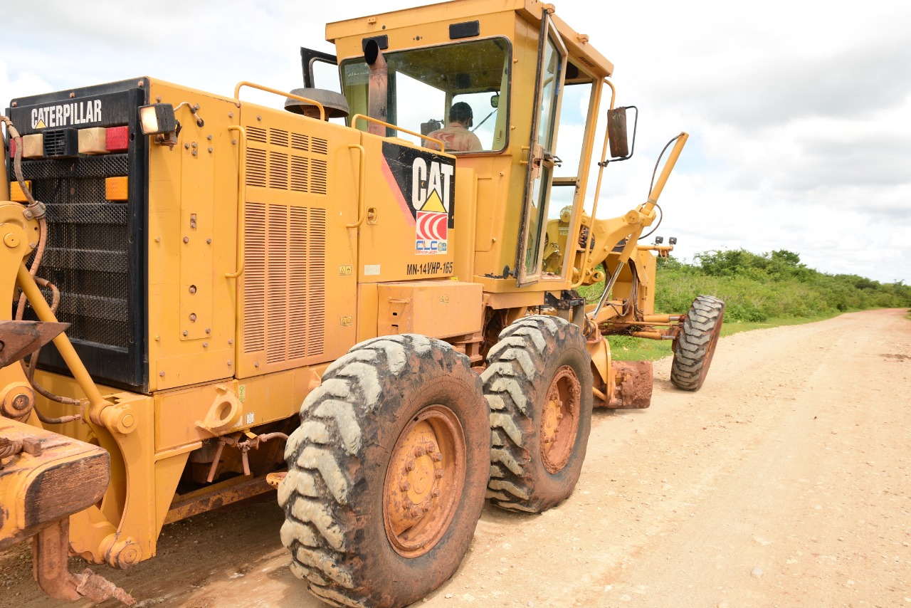 Recuperação de estradas vicinais avança nas comunidades rurais de Mossoró