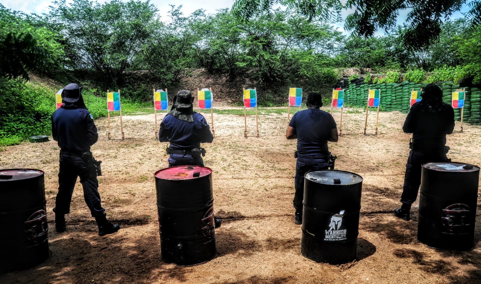 Porte institucional: curso avança com aulas práticas de tiro ao alvo