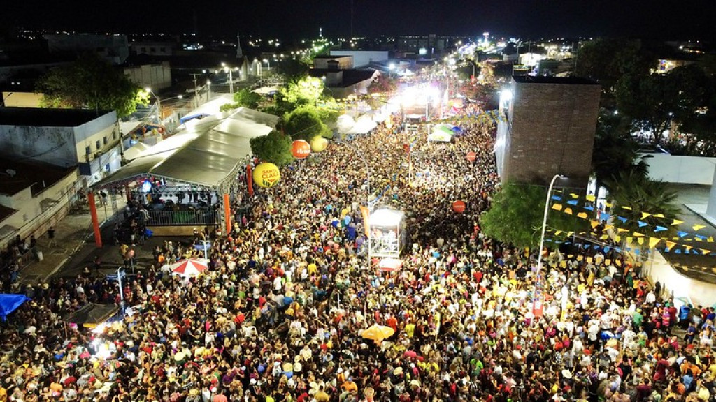 Última edição do “Pingo da Mei Dia” reuniu mais de 210 mil pessoas na avenida — Foto: Arquivo | Wilson Moreno (Secom/PMM)