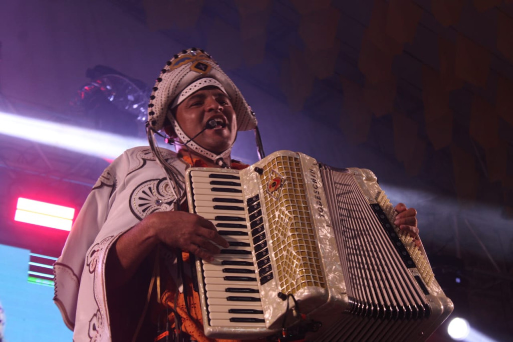 Chambinho do Acordeon fez o público cantar e dançar no Arraiá do Povo — Foto: Walmir Alves (Secom/PMM)