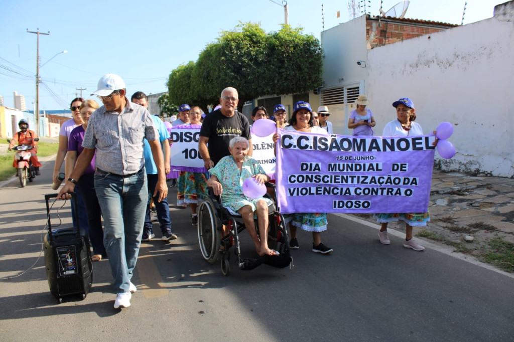 Campanha &amp;quot;Junho Violeta&amp;quot;, caminhada dos idosos do CCI Alto de São Manoel  — Foto: Walmir Alves (Secom/PMM)