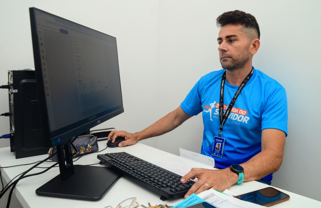 É preferível o uso de um computador para ter acesso ao documento  — Foto: Wilson Moreno | Arquivo (Secom/PMM)