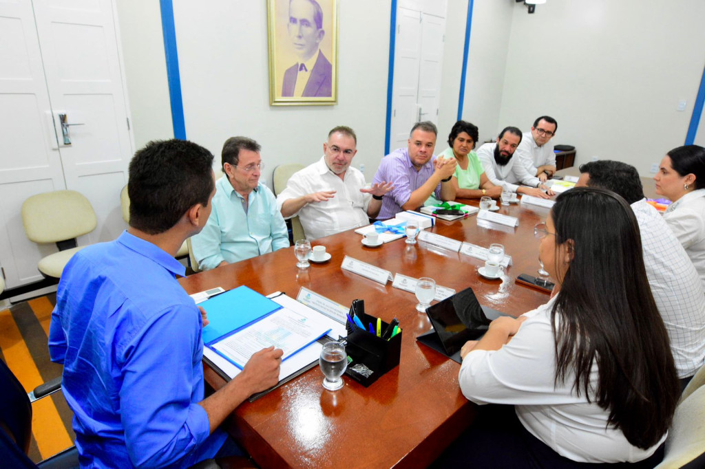 Momento aconteceu no Salão dos Grandes Atos, no Palácio da Resistência, sede do Poder Executivo Municipal — Foto: Célio Duarte (Secom/PMM)