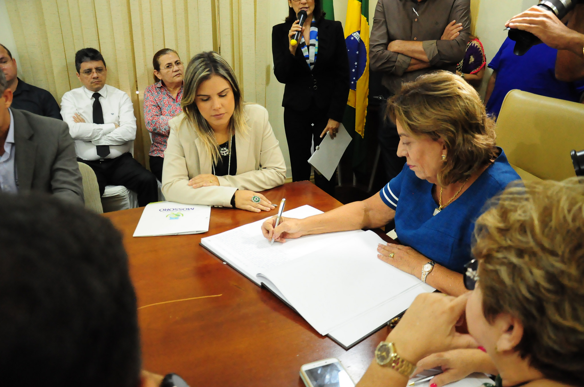 Prefeita Rosalba transmite cargo para vice-prefeita Nayara Gadelha durante período de férias