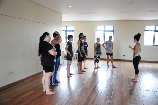 Workshop “Sob o sol” leva novas técnicas a atores e dançarinos durante Jornada Cultural