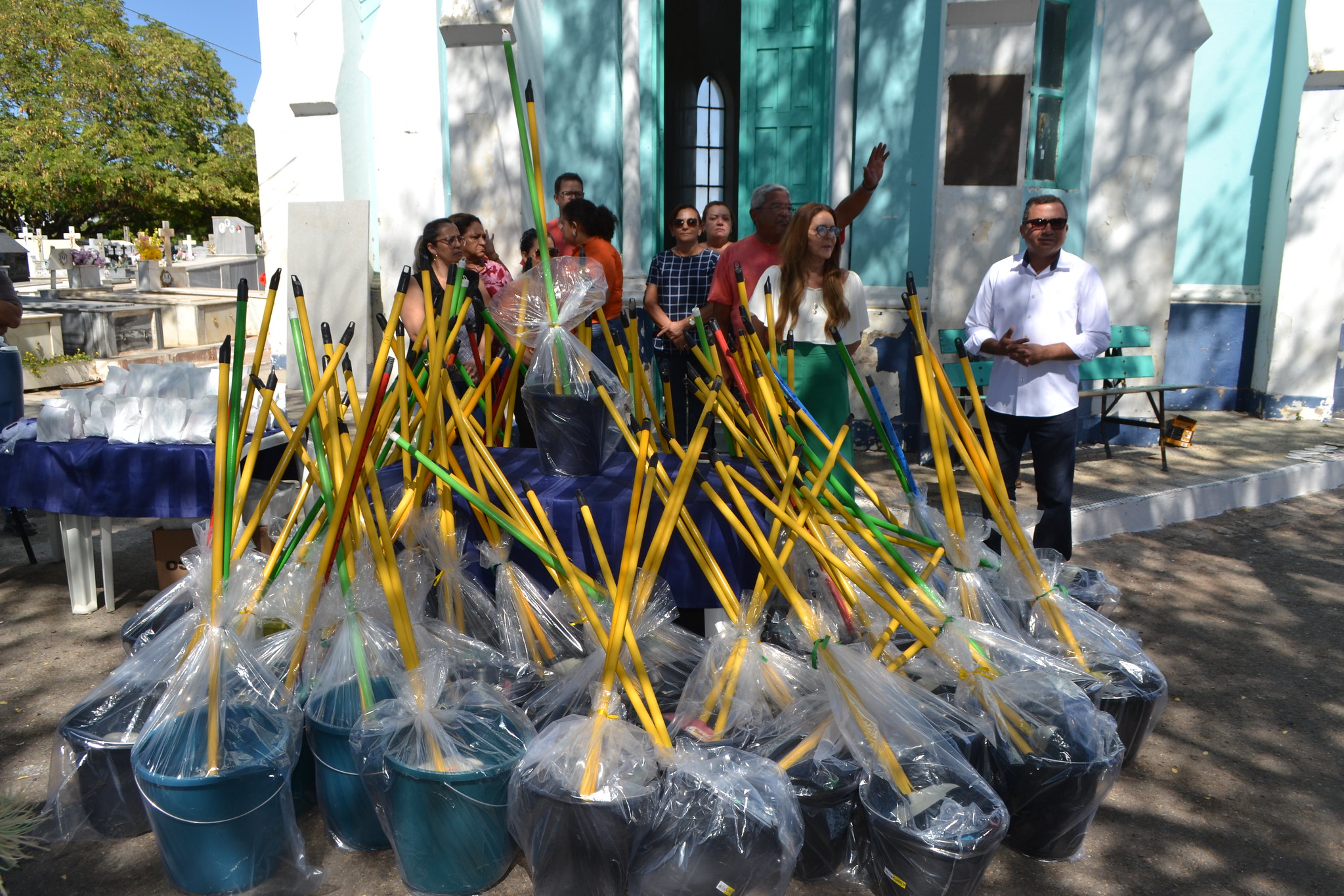 Prefeitura de Mossoró entrega Kits de trabalho para zeladores dos cemitérios