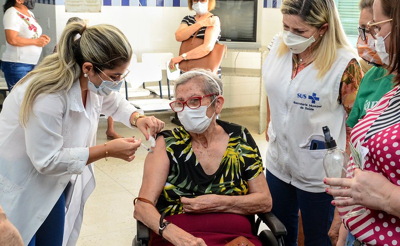 Covid-19: mais mil idosos acima de 75 anos são vacinados em Mossoró